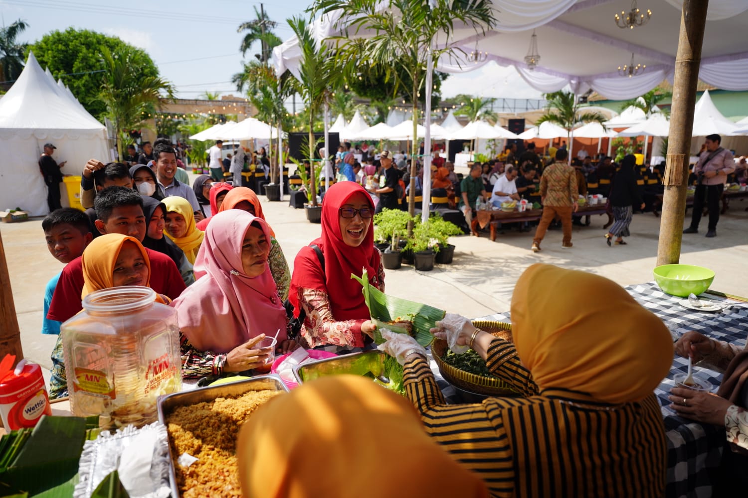 Foto utama berita: Festival Pecel Pincuk Resmi Dimulai, Pemkot Siapkan 600 Porsi Gratis Hari Ini