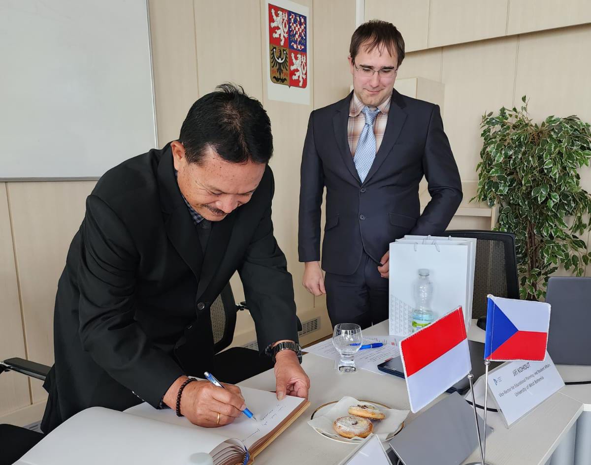 Foto 2 dari 5: Kunjungi University of West Bohemia, Wali Kota Maidi Jajaki Kerja Sama Bidang Pendidikan