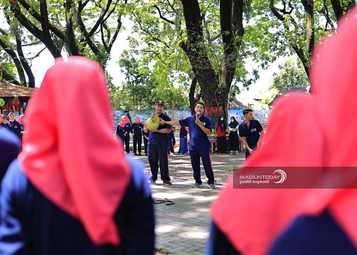 Foto 5 dari 7: Antisipasi Kebakaran Rumah Tangga, Satpol PP Dan Damkar Beri Pelatihan Penanganan Api Bagi Dharma Wanita