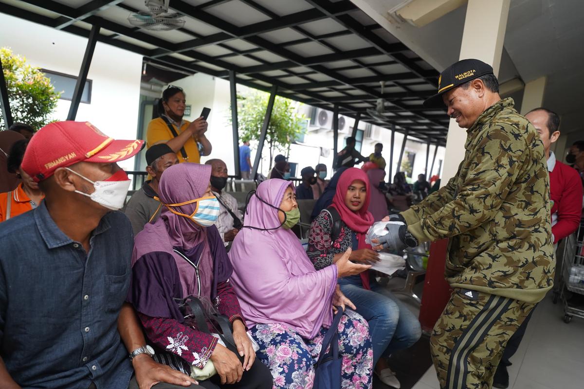 Foto 6 dari 9: Jumat Berkah di RSUD Kota Madiun, Wali Kota: Layanan Kesehatan Tidak Hanya Obat