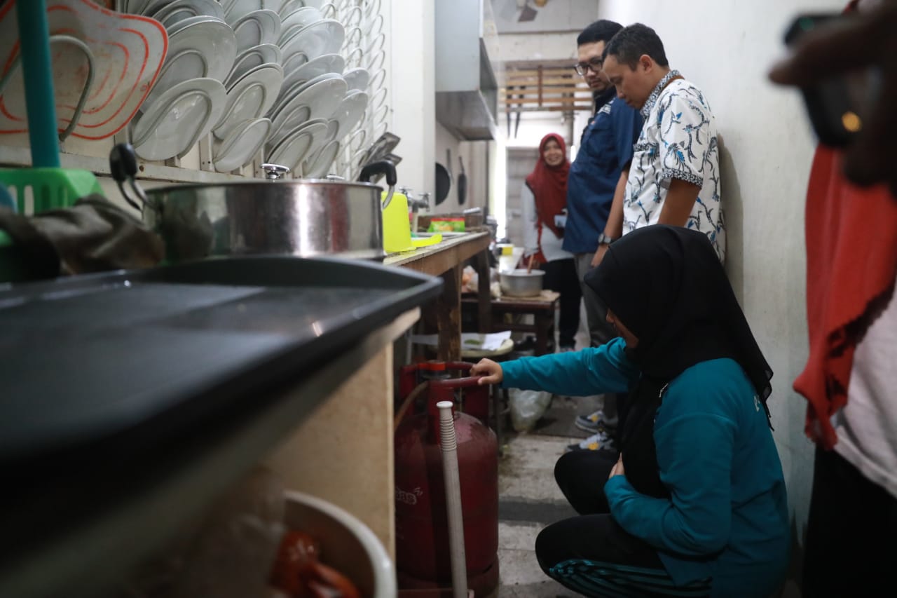 Foto 3 dari 8: Pastikan Penggunaan Gas Elpiji Tepat Sasaran, Tim Gabungan Pantau Hotel Dan Cafe