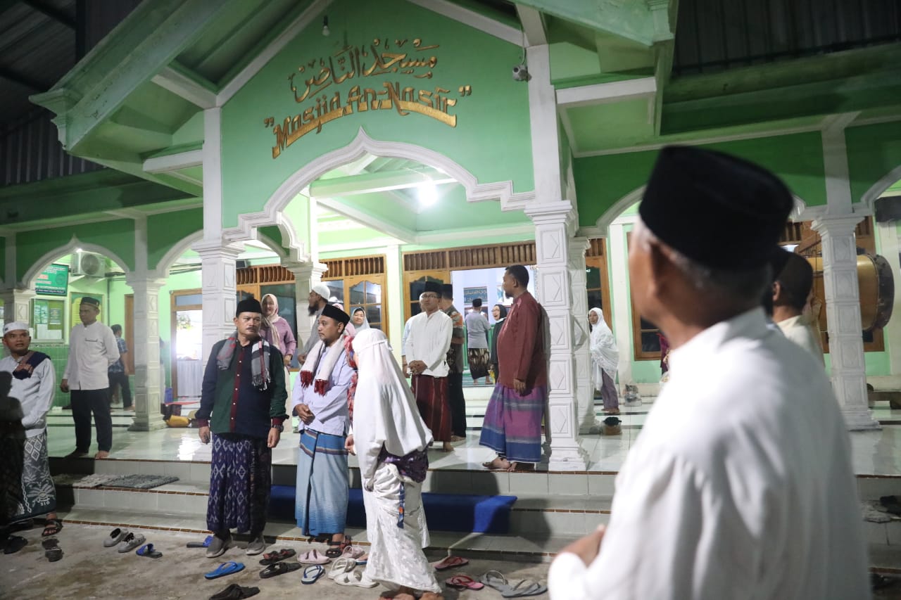 Foto 10 dari 10: Gelar Isya Berjamaah, Wali Kota Sampaikan Oleh-Oleh Dari Luar Negeri