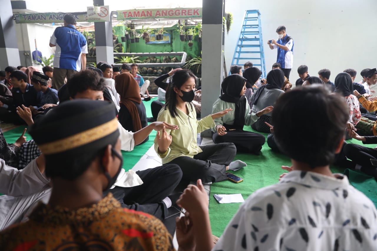 Foto 2 dari 7: Tak Sekedar Literasi Digital, Sinebar Juga Jadi Sarana Survei Pengaruh Gadget Pada Anak