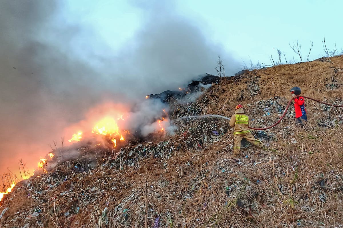 Foto 6 dari 6: Tumpukan Sampah di TPA Winongo Terbakar, Areal Kebakaran Mencapai Sepertiga Zona 6