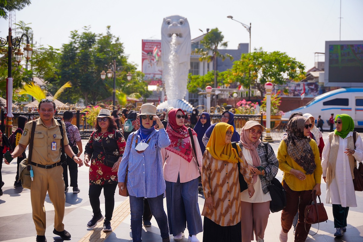 Foto 2 dari 6: Mau ke Solo, Tim AD ART Koperasi Setya Bhakti Wanita Surabaya Pilih Mampir ke Kota Madiun
