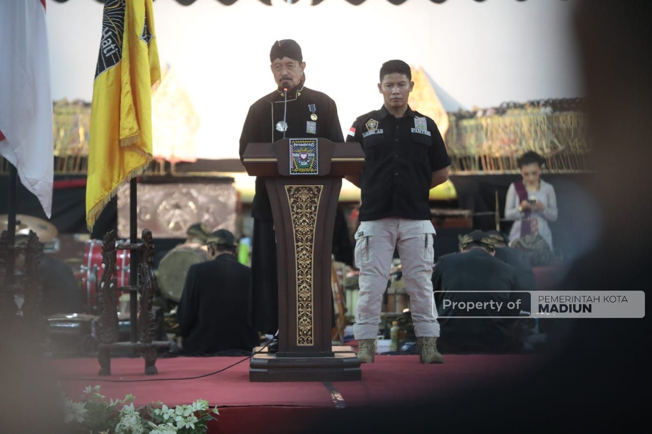 Foto 6 dari 13: Hadiri Pagelaran Wayang Kulit HUT 101 PSHT, Wali Kota: Pencak Silat Simpan Potensi Seni, Budaya, dan Ekonomi