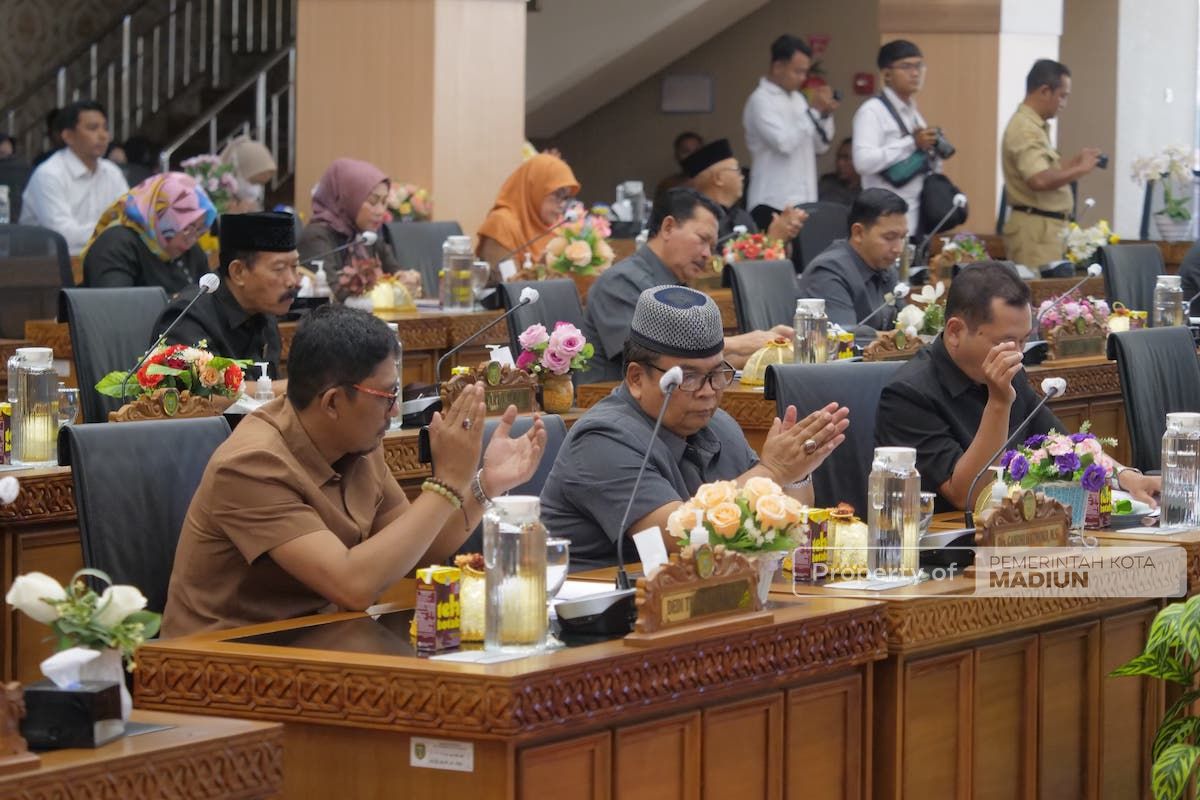 Foto 7 dari 9: Rapat Paripurna Bersama Dewan, Wali Kota Komitmen Tuntaskan Program Kerja