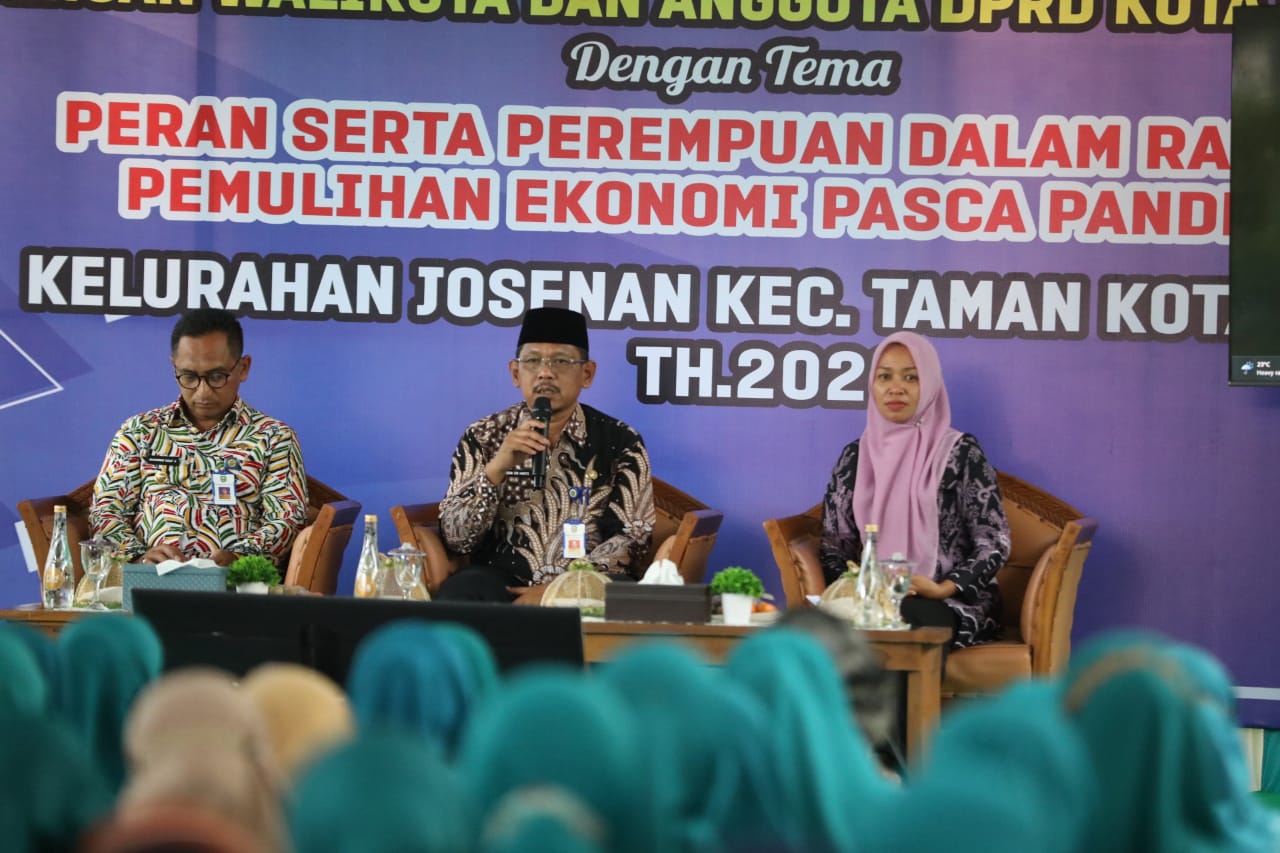 Foto 3 dari 8: Dinas Luar, Wali Kota Hadiri Pertemuan Warga Secara Virtual