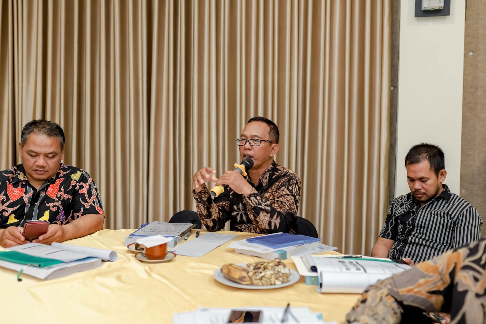 Foto 2 dari 5: Gelar Penyuluhan Penyusunan RUU dan Peningkatan Produk Hukum Daerah, Wali: Regulasi Penting untuk Kemajuan Kota