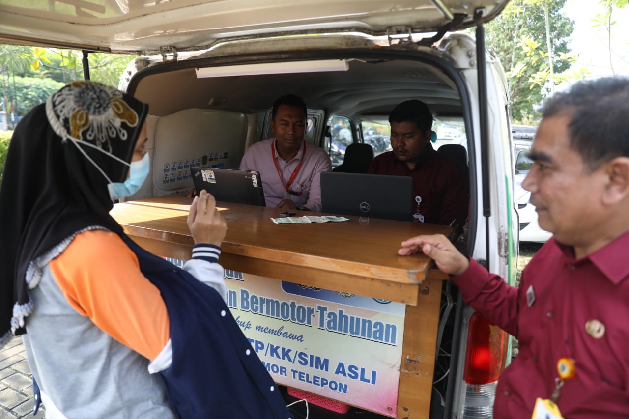 Foto 3 dari 12: Jaring Pelanggar LLAJ, Tim Gabungan Sediakan Pembayaran Pajak Hingga Tilang Di Tempat