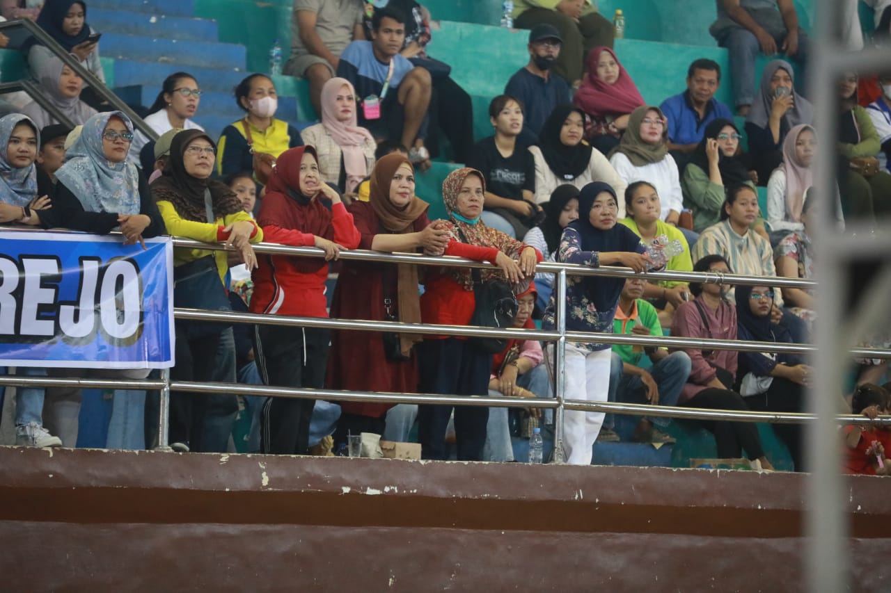 Foto 13 dari 13: Tutup Turnamen Bola Voli Antar Kelurahan, Wali Kota Bari Apresiasi Kepada Para Pemenang