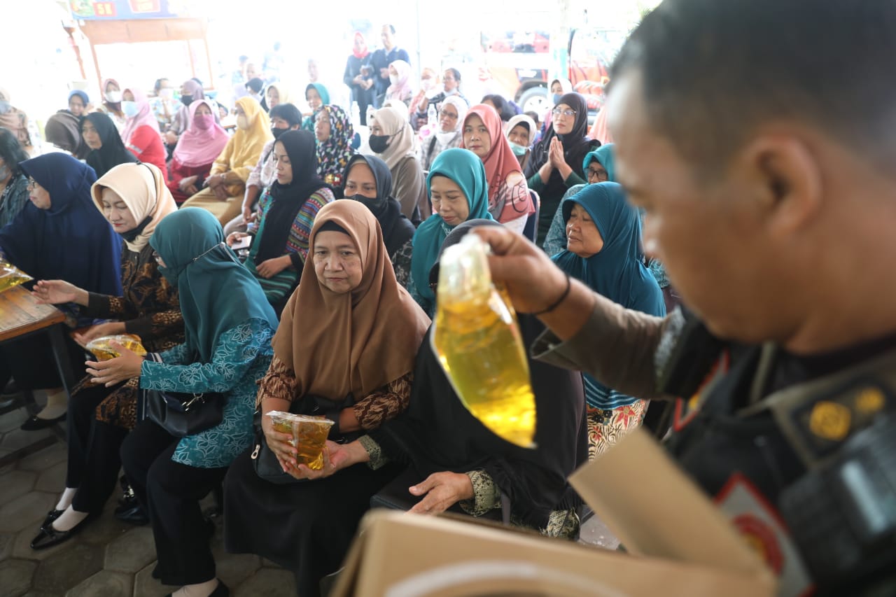 Foto 8 dari 11: Gowes 3 Kelurahan, Wali Kota Ajak Perempuan Berdaya Agar Lebih Sejahtera