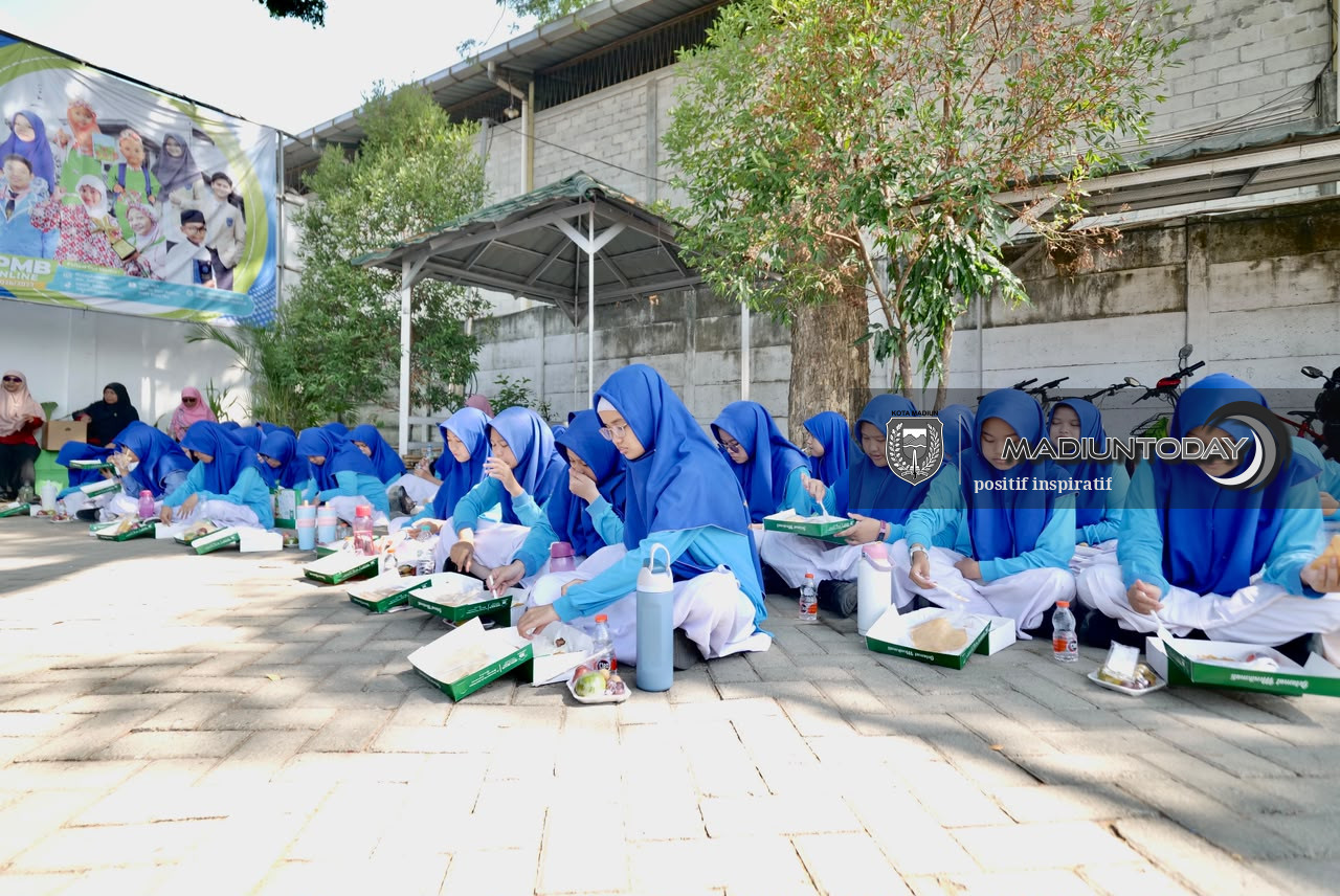 Foto 4 dari 7: Cegah Anemia, Puluhan Siswi di Kota Madiun Didorong Rutin Minum Tablet Tambah Darah