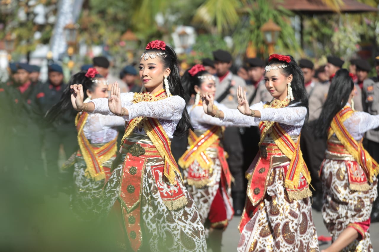 Foto 12 dari 14: HUT ke-77 Bhayangkara, Wali Kota: Setiap Pribadi Harus Menjadi Polisi untuk Diri Sendiri