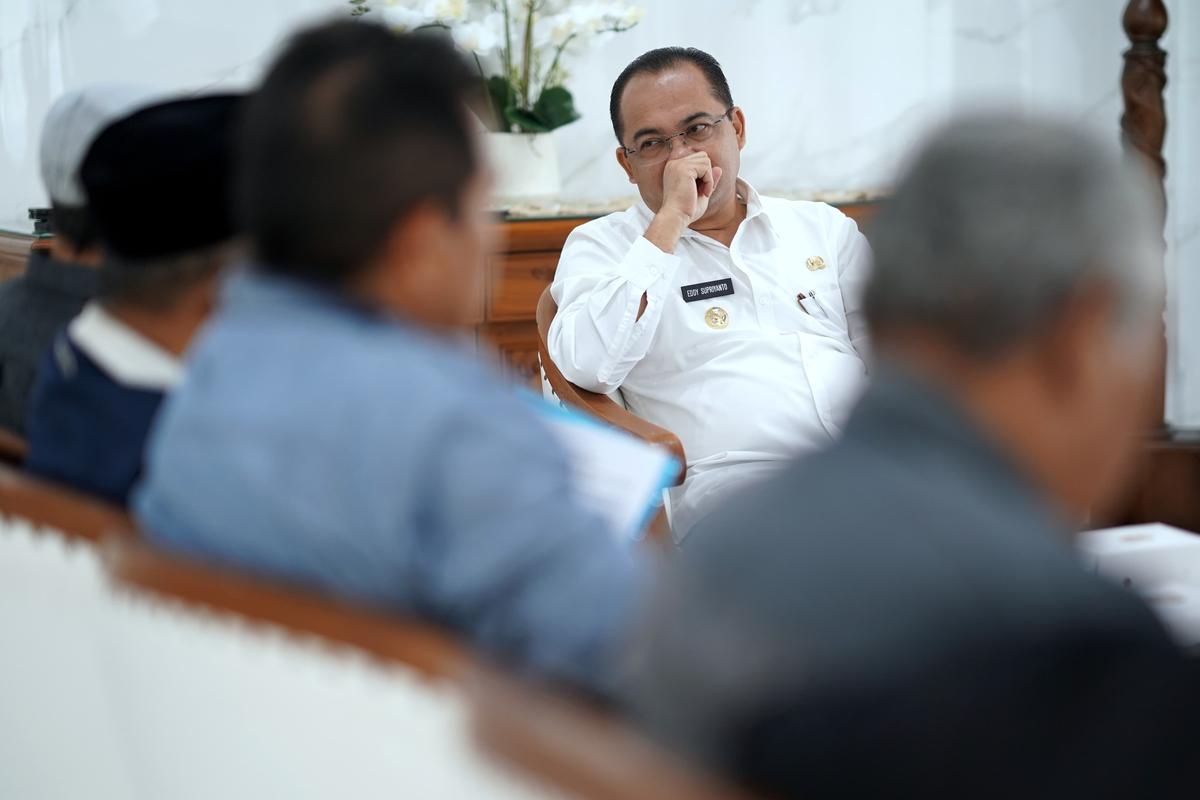 Foto 3 dari 9: Audiensi Dengan LSM, Pj. Wali Kota Tampung Masukan Untuk Pembangunan Kota