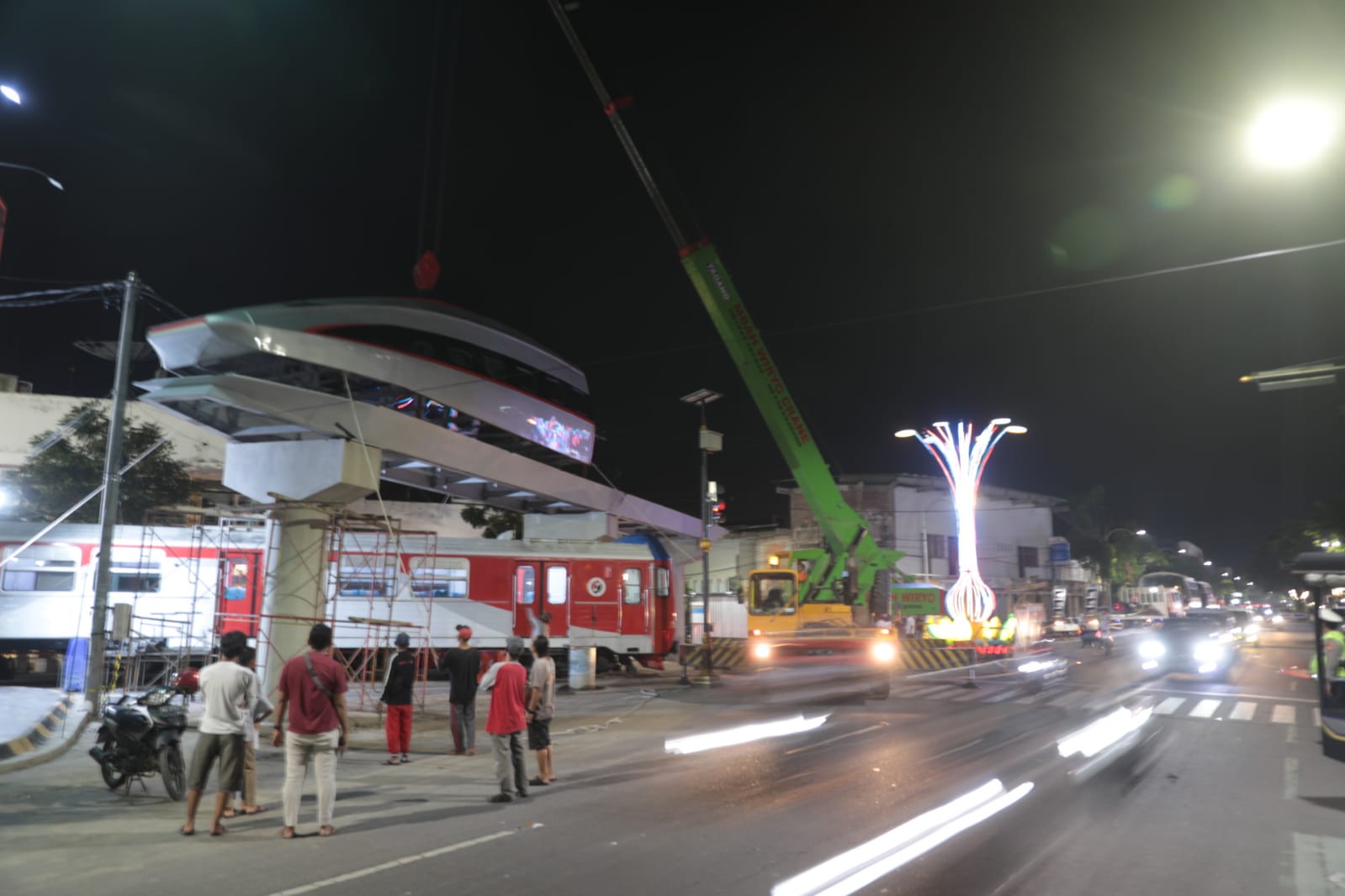 Foto 4 dari 10: Replika Kereta Cepat Bogowonto Mulai Dipasang, Besok Lanjut Pemasangan Lantai dan Interior