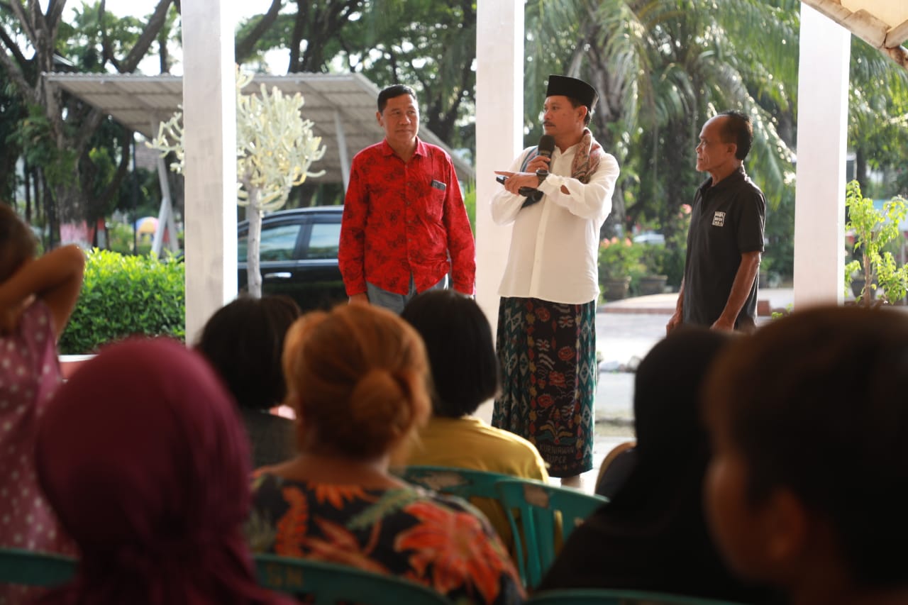 Foto utama berita: Bagikan Ratusan Beras dan Gula ke PKL, Wali Kota: Sembako Selalu Ada