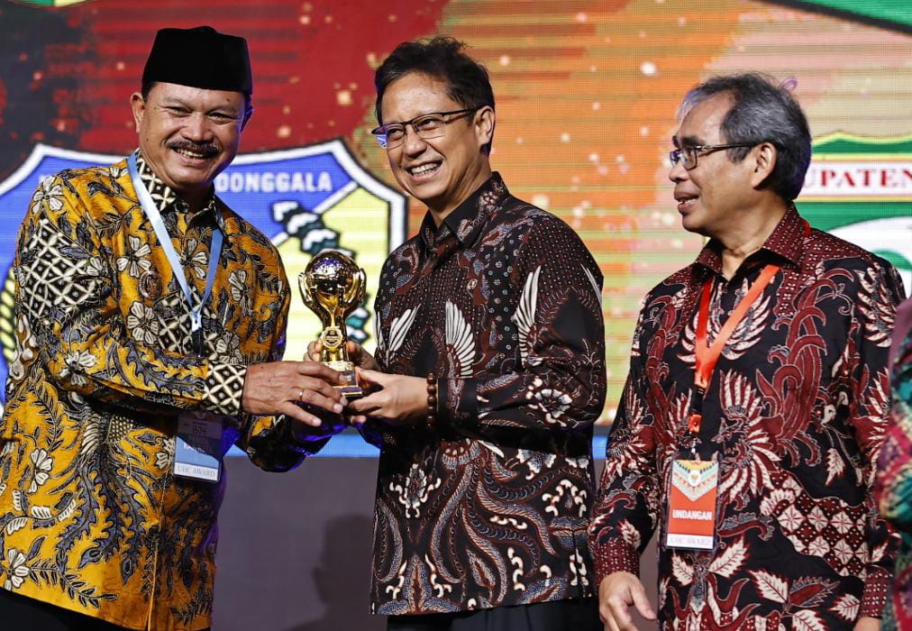 Foto utama berita: Beri Jaminan Kesehatan Masyarakat Secara Menyeluruh, Pemkot Raih Penghargaan UHC dari Pusat