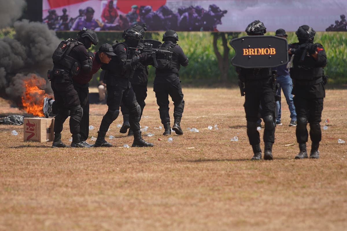 Foto 3 dari 7: Gelar Simulasi Sispamkota, Polres Madiun Kota Tunjukkan Kesiapsiagaan Petugas Kawal Pemilu 2024
