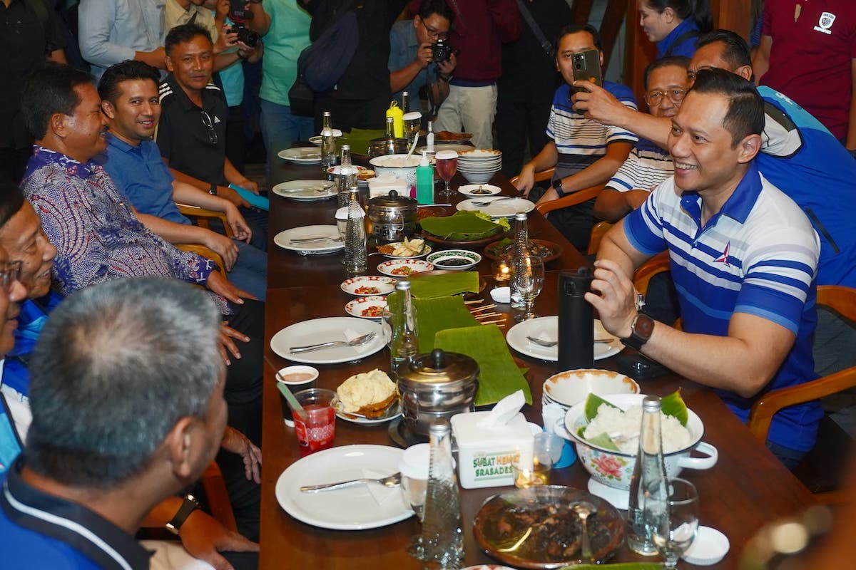 Foto 7 dari 9: Wali Kota Sambut Kedatangan SBY Di Kota Madiun