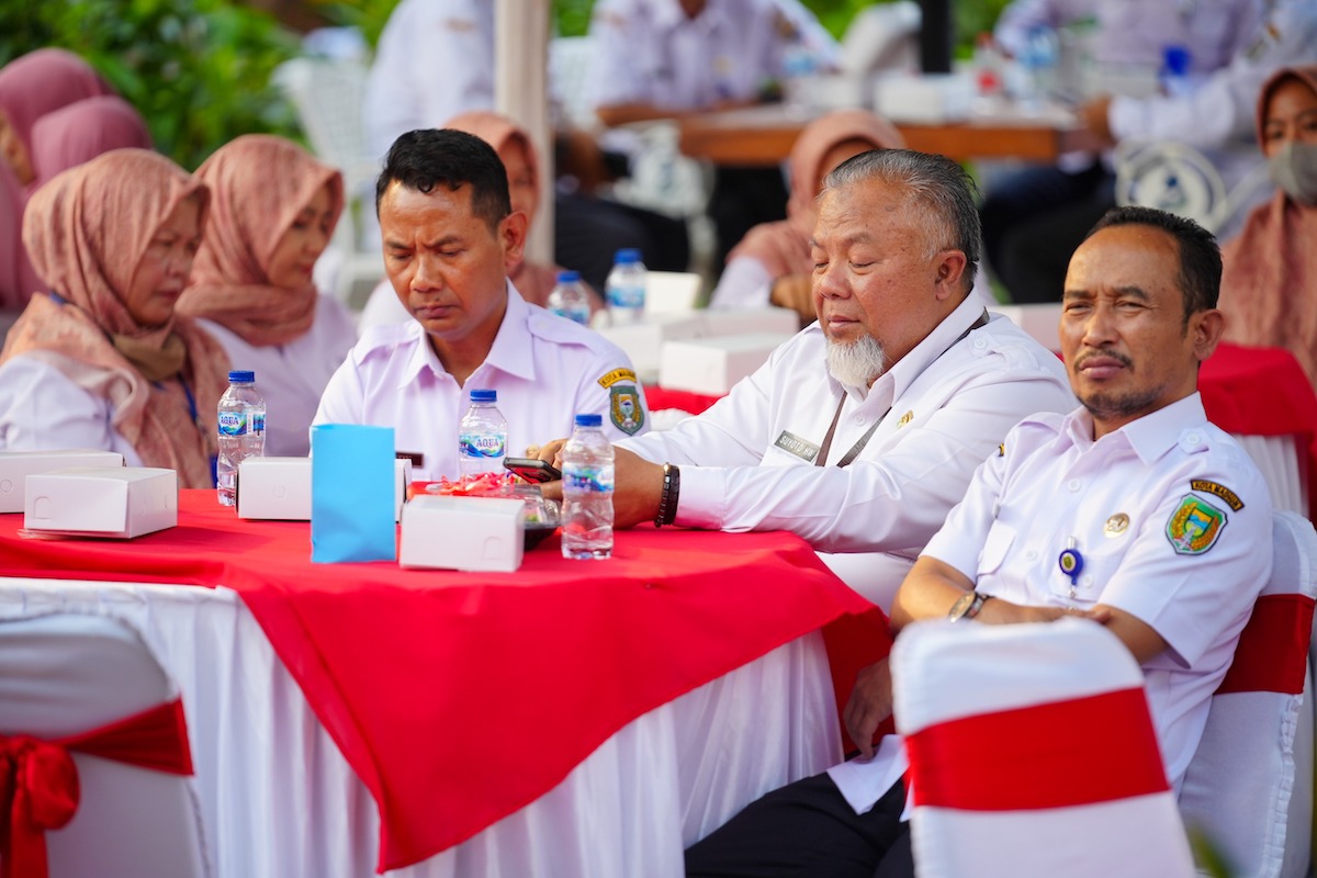 Foto 4 dari 8: Beri Pembinaan Karyawan BUMD, Wali Kota Pesan Jaga Kekompakan Dan Aksi Sosial Untuk Masyarakat