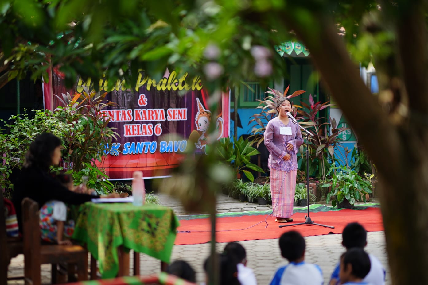 Foto 7 dari 10: Serunya Aksi Siswa SDK ST Bavo, Nembang Macapat Hingga Pidato Bahasa Jawa Dengan Berbusana Tradisional