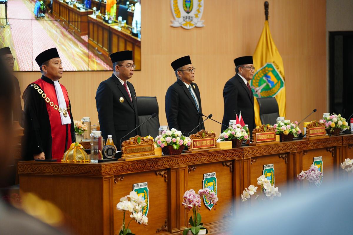 Foto 1 dari 8: Hadiri Pelantikan Unsur Pimpinan DPRD Kota Madiun, Pj Wali Kota: Setelah Ini Langsung Tancap Gas