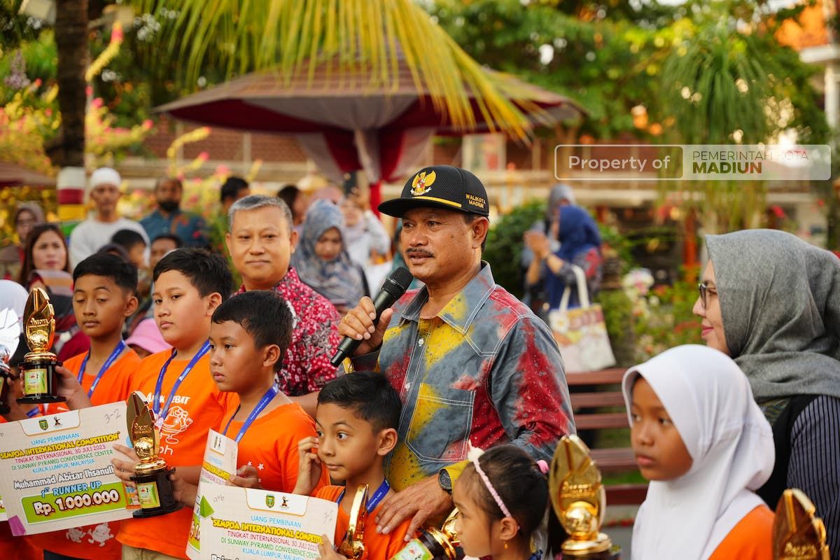Foto 1 dari 8: Hadiri Event Parade Senja, Wali Kota Apresiasi Kreativitas Peserta