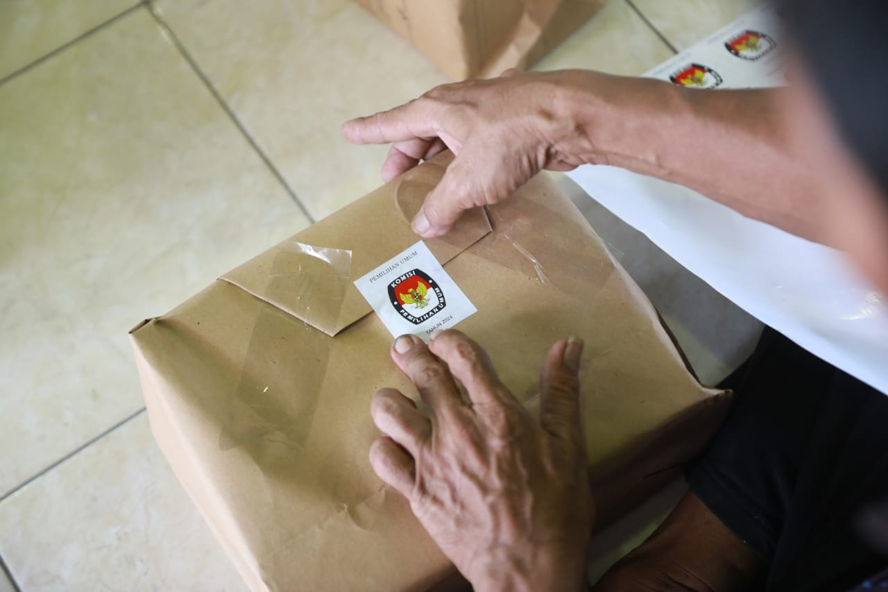 Foto 5 dari 9: KPU Kota Madiun Mulai Setting Logistik Usai Sortir Surat Suara