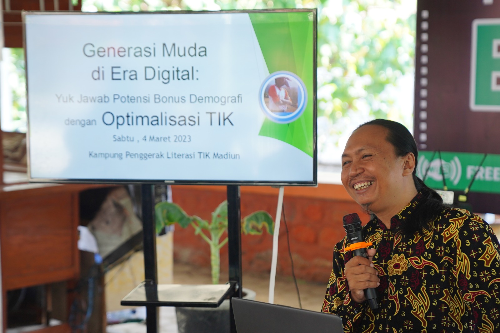 Foto 8 dari 10: Inovasi Literasi TIK KIM Pandan Arum Raih Penghargaan Dunia, Begini Sejumlah Kegiatannya