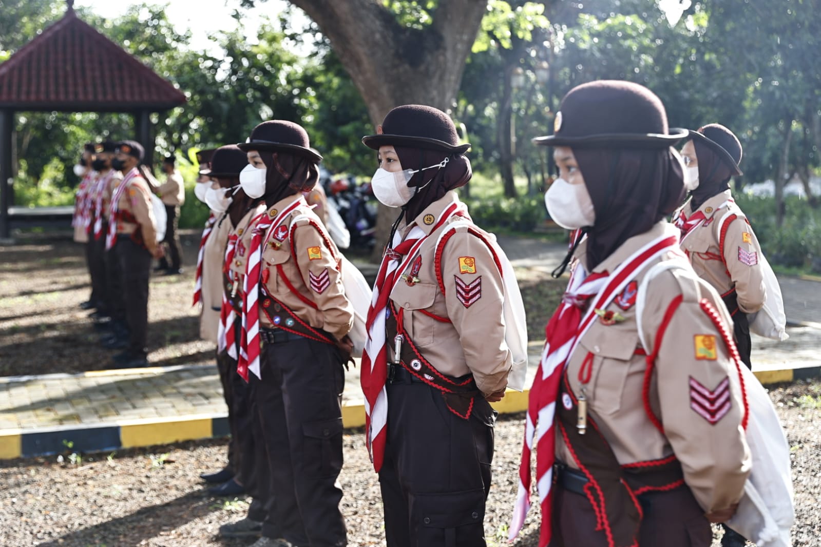 Foto 4 dari 11: Berangkatkan Peserta Lomba Pramuka Tingkat IV, Wali Kota: Pramuka Pribadi yang Tahan Banting