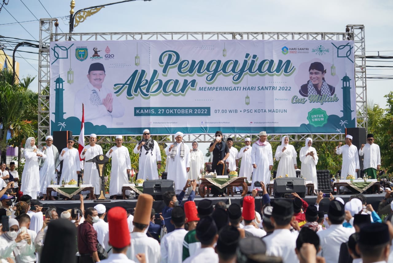 Foto 9 dari 17: Pengajian Akbar Peringatan Hari Santri Berlangsung Meriah, Wali Kota Sampaikan Apresiasi Kepada Jamaah