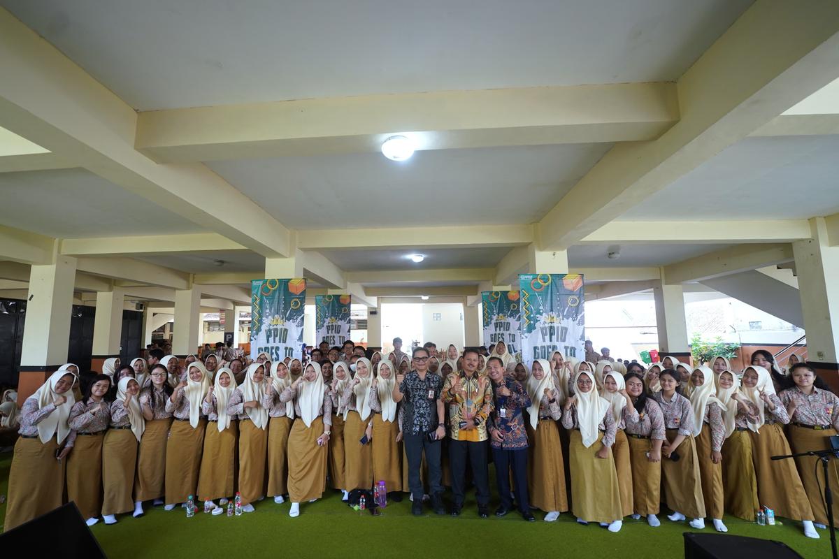 Foto 7 dari 9: Beri Materi PPID Goes to School, Wali Kota Sampaikan Pentingnya Informasi Bagi Kalangan Pelajar