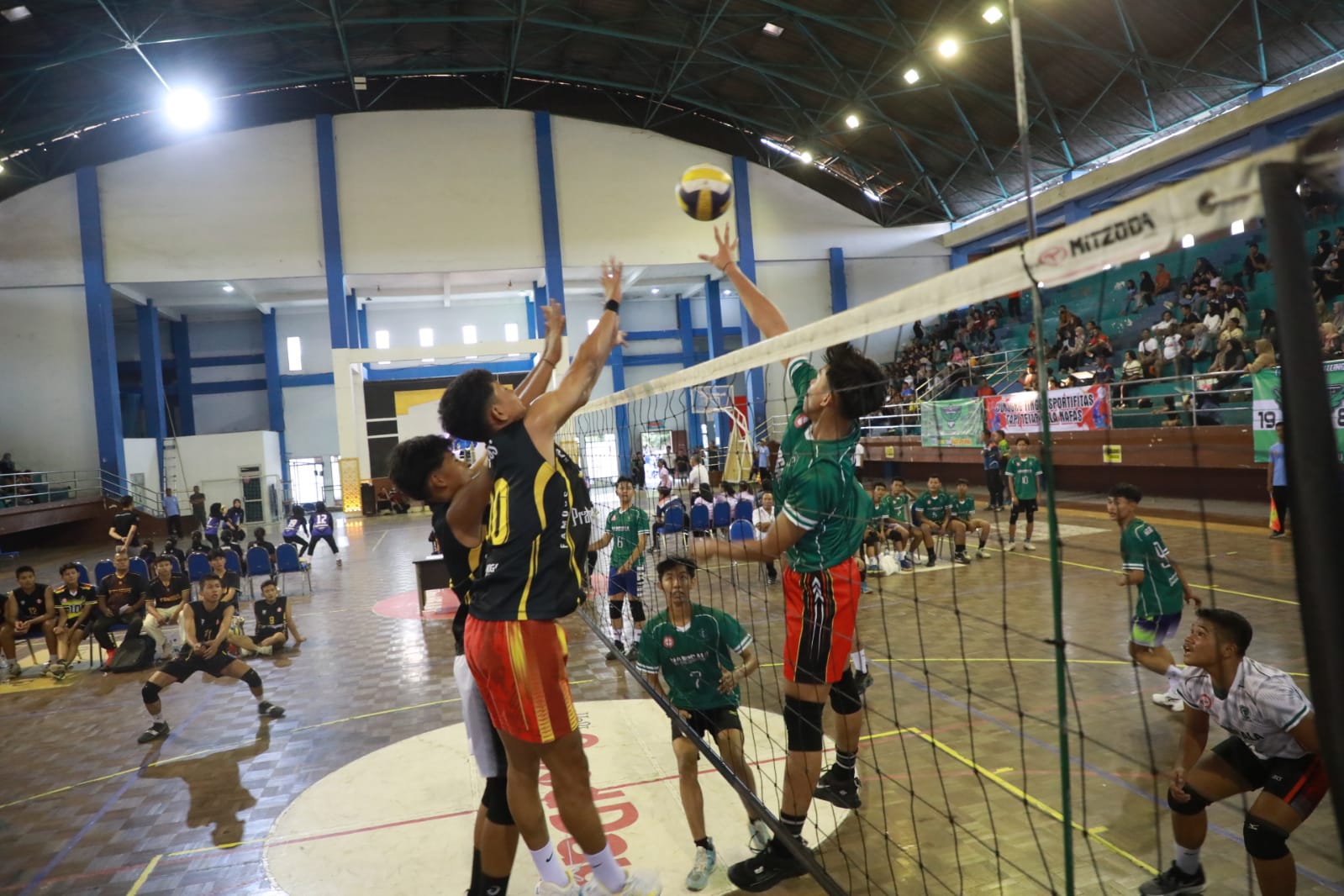 Foto 1 dari 15: Jaring Atlet Berprestasi, Pemkot Gelar Kejurkot  Bola Voli Antar Club U-18