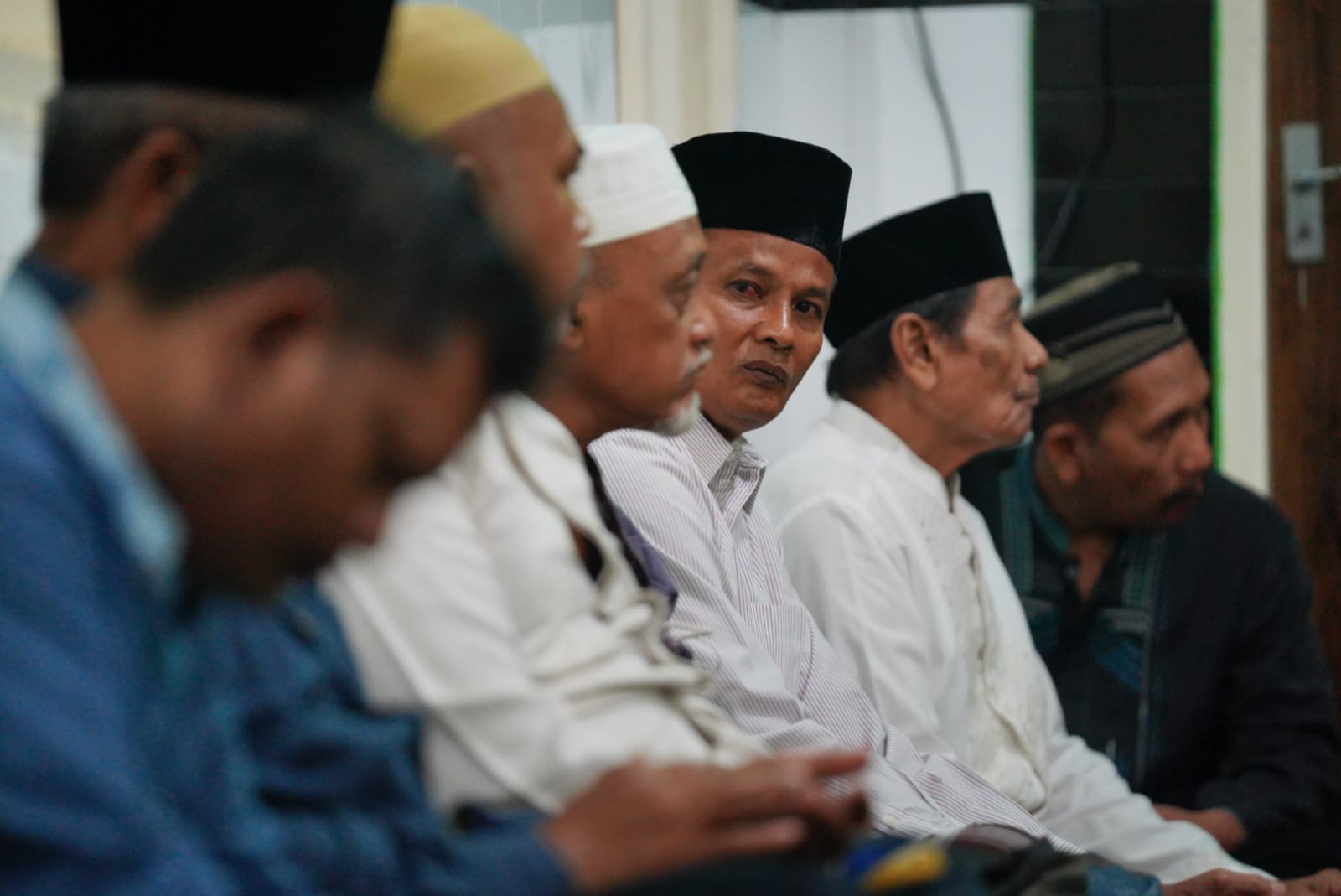 Foto 10 dari 10: Shalat Isya Bersama Warga, Wali Kota Sampaikan Capaian Kota Pendekar