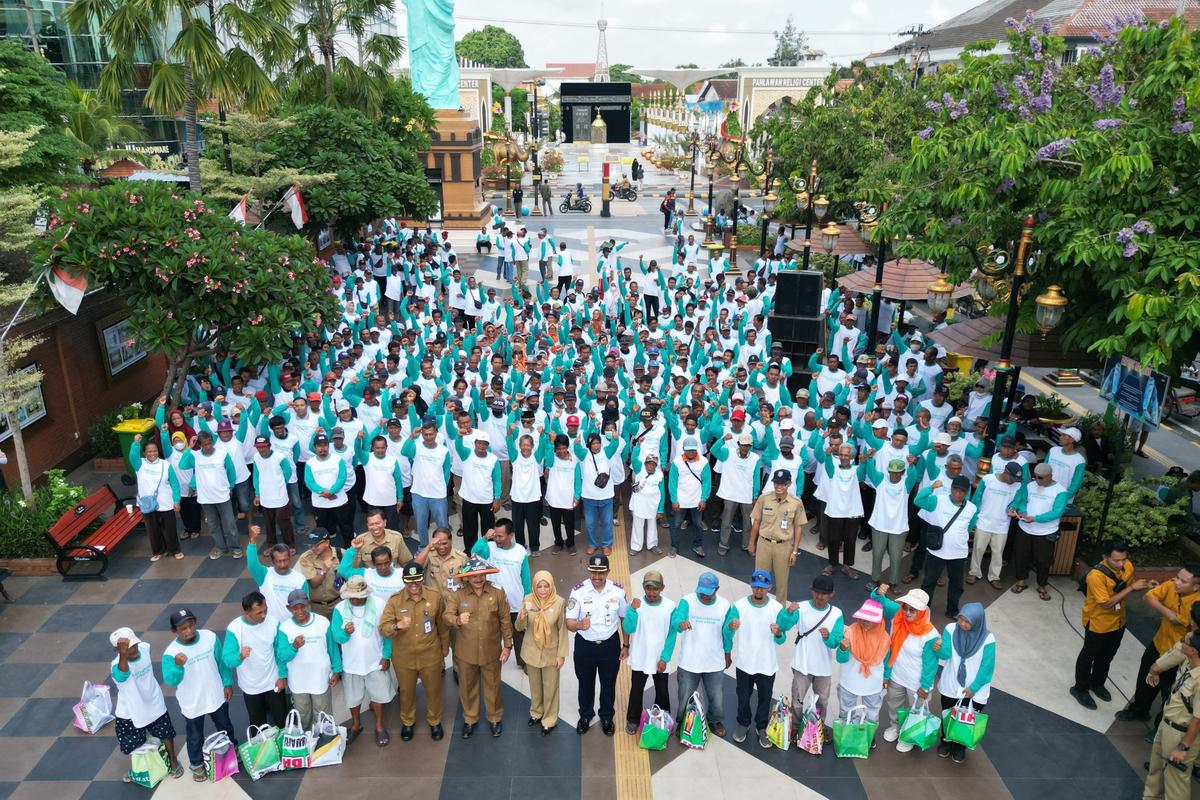 Foto 9 dari 9: Apel Peringatan Hari Peduli Sampah Nasional, Wali Kota: Petugas Sampah Itu Pahlawan Lingkungan