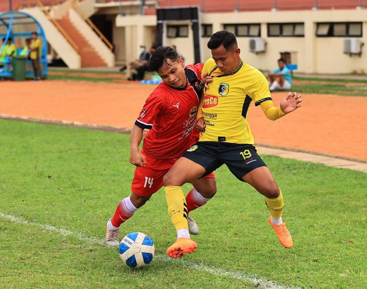 Foto 9 dari 11: Derby Tensi Tinggi, PSM Tekuk Persinga 2-1
