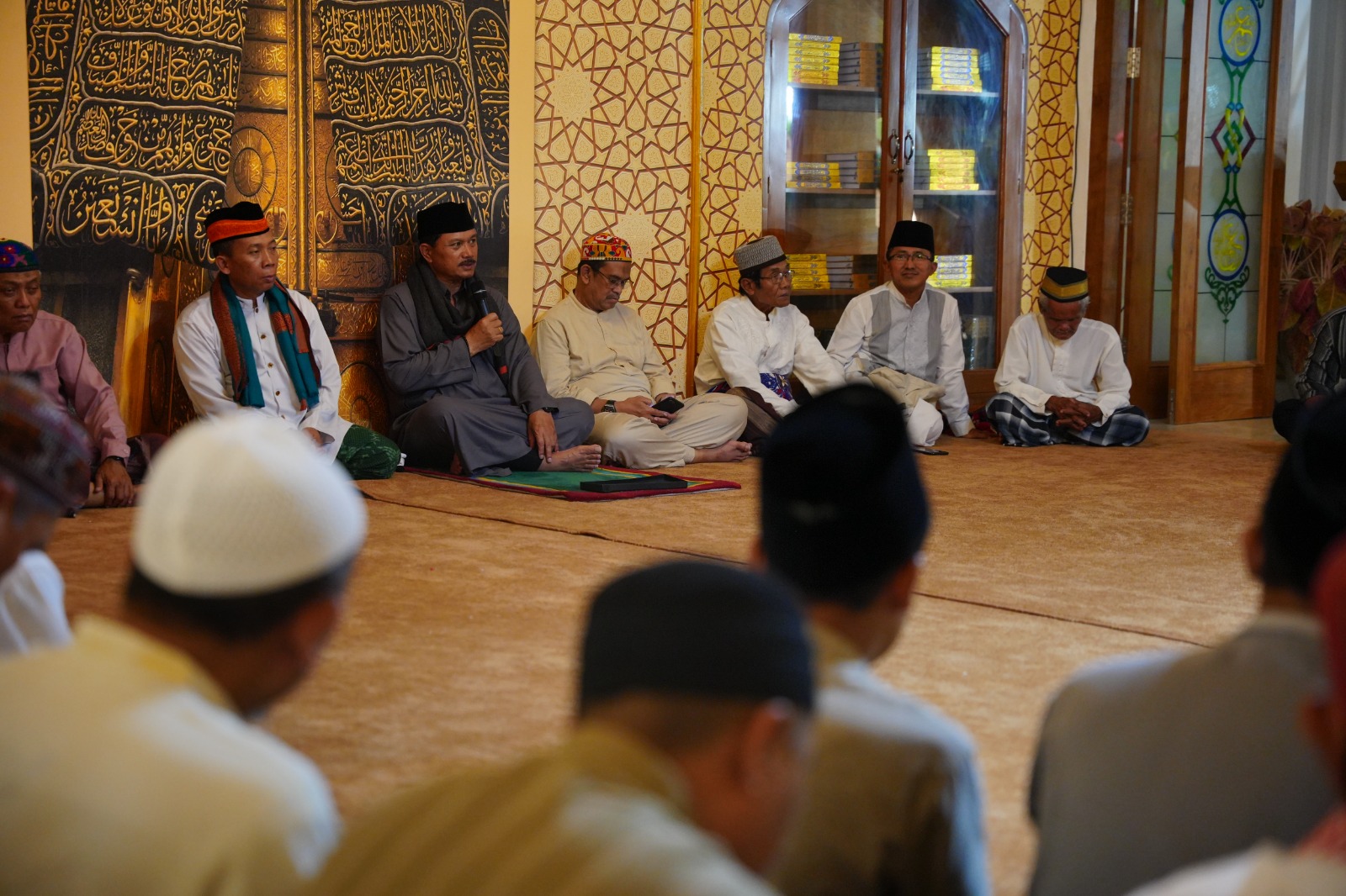 Foto 5 dari 10: Salat Isya dan Tarawih Safari Ramadan di Pondok Abi Bahrun Madinatul Jannah, Wali Kota Sampaikan Event Sambut Lebaran