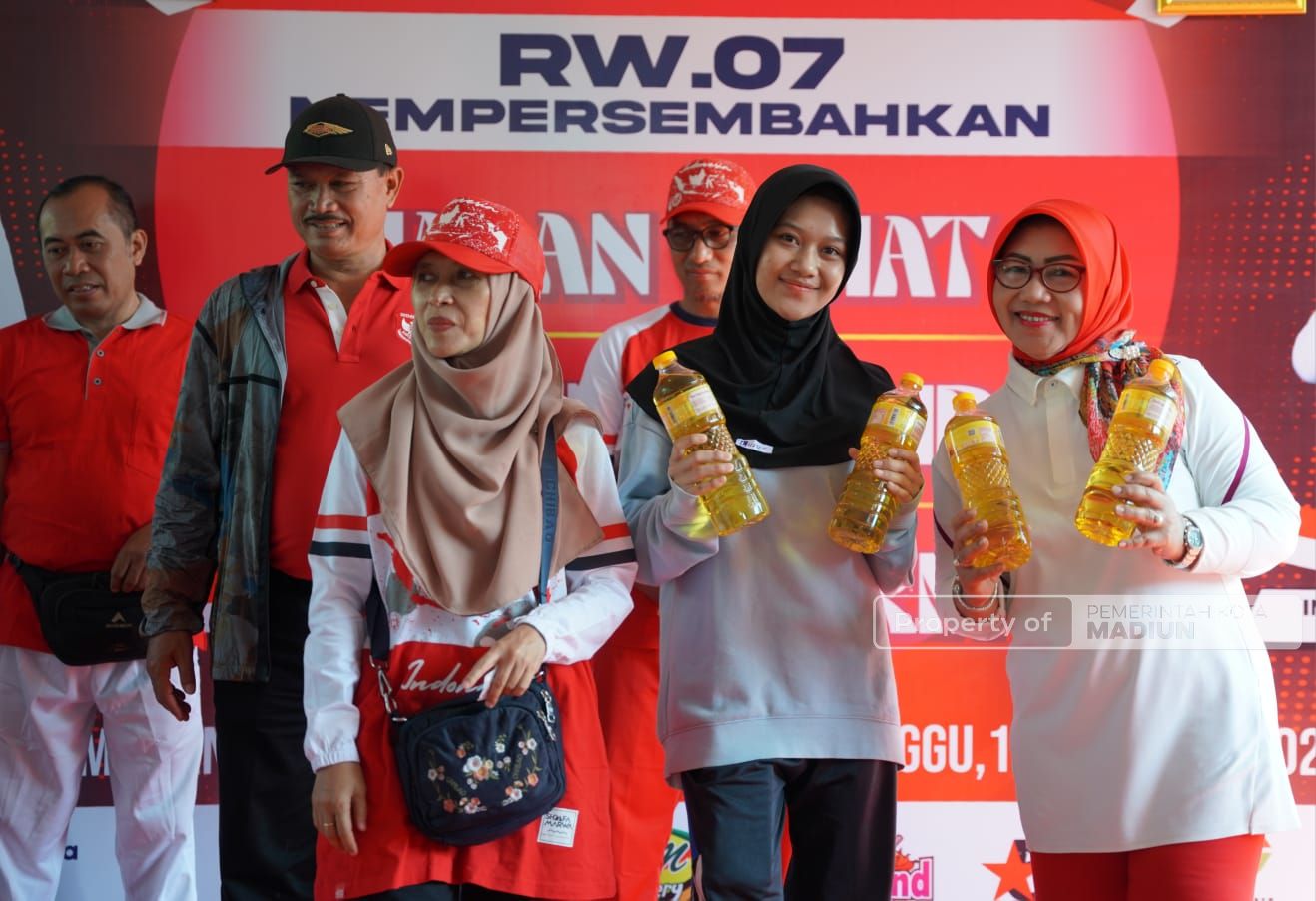 Foto 9 dari 9: Hadiri Giat Warga RW 07 Perumahan Taman Asri, Wali Kota Apresiasi Kekompakan dan Kerukunan Warga