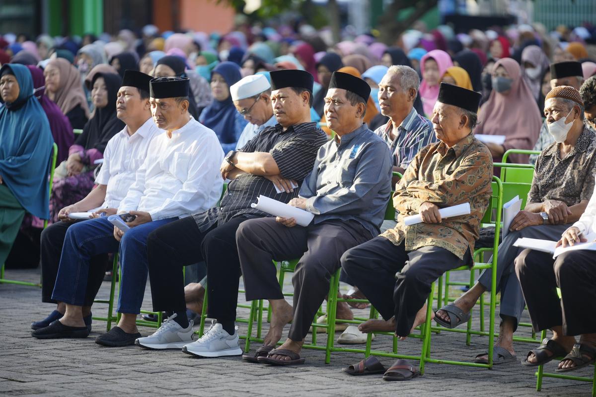 Foto 4 dari 8: Hadiri Pengajian Ahad Rutin, Wali Kota Ajak Jamaah Do'akan Kesejahteraan Kota