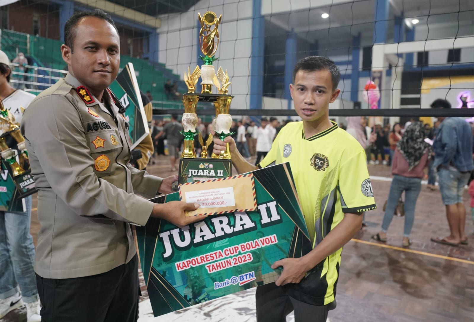 Foto 5 dari 9: Tutup Tournament Volleyball Kapolres Madiun Kota Cup, Wali Kota Beri Apresiasi