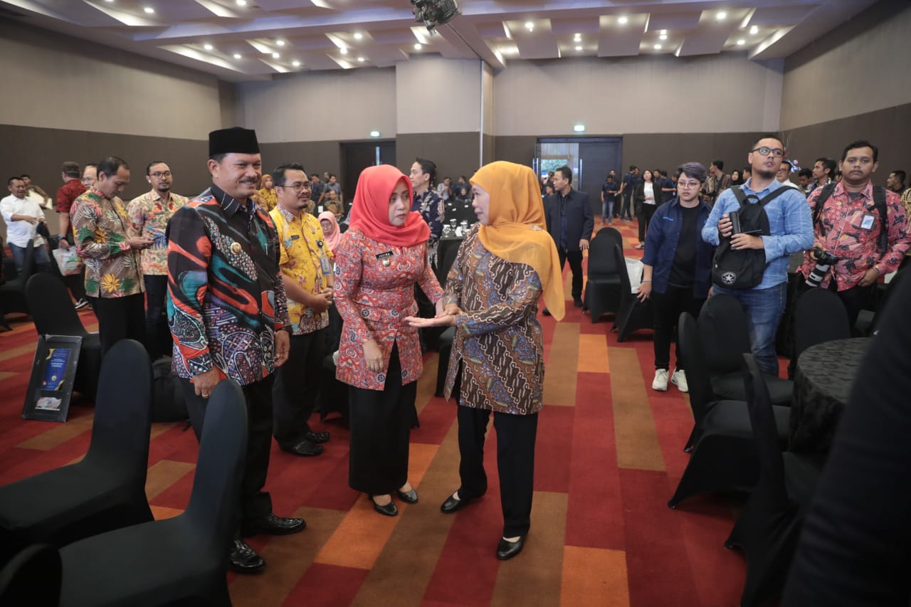 Foto 8 dari 11: Berhasil Kendalikan Inflasi, Kota Madiun Raih Penghargaan Daerah dengan Tingkat Inflasi Terendah di Jawa Timur dari Harian Surya