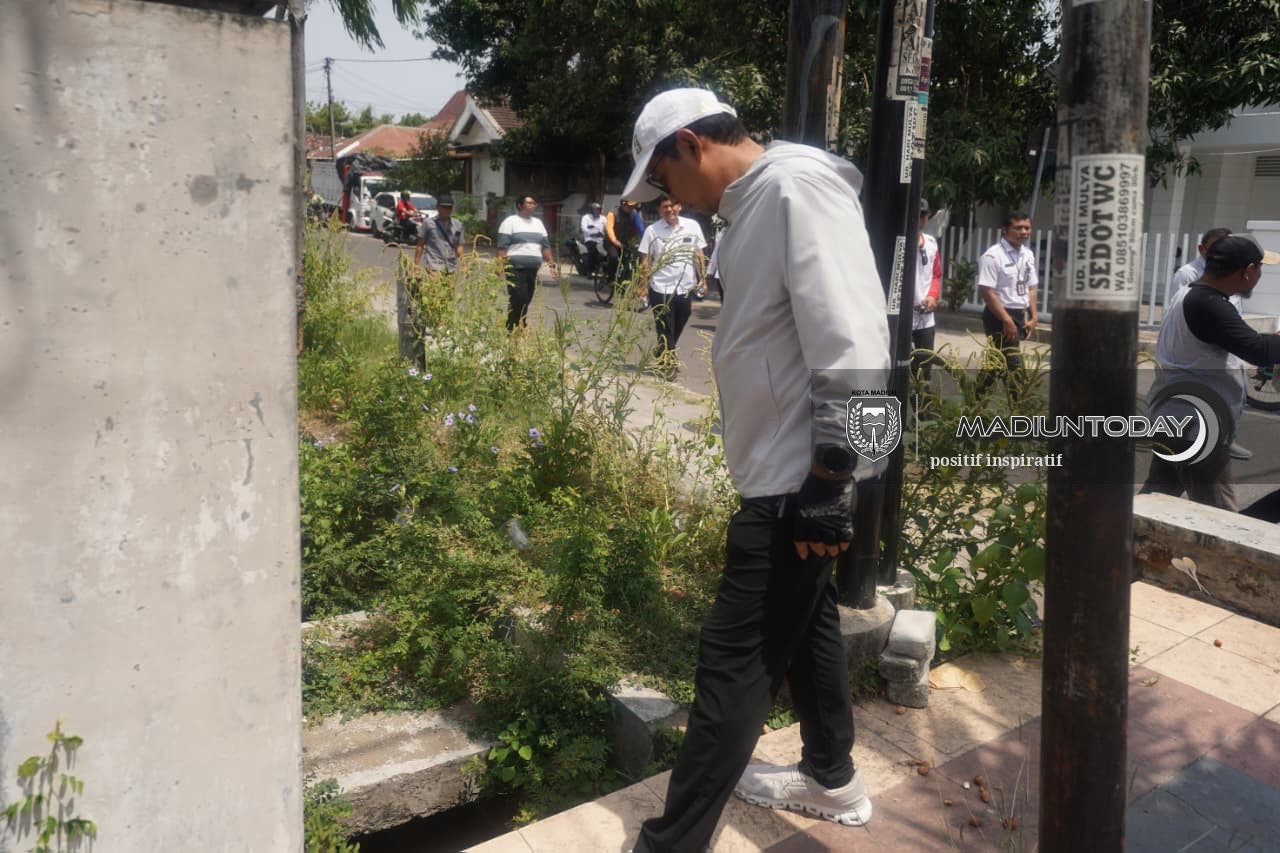 Foto 6 dari 13: Madiun Darurat Drainase, Plt Wali Kota Minta Data Drainase Seluruh Kota Untuk Dikaji Minggu Ini
