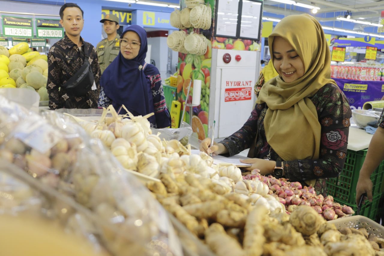 Foto utama berita: Pastikan Stok Bapok Aman, Tim Gabungan Gelar Pemantauan Di Pasar Modern
