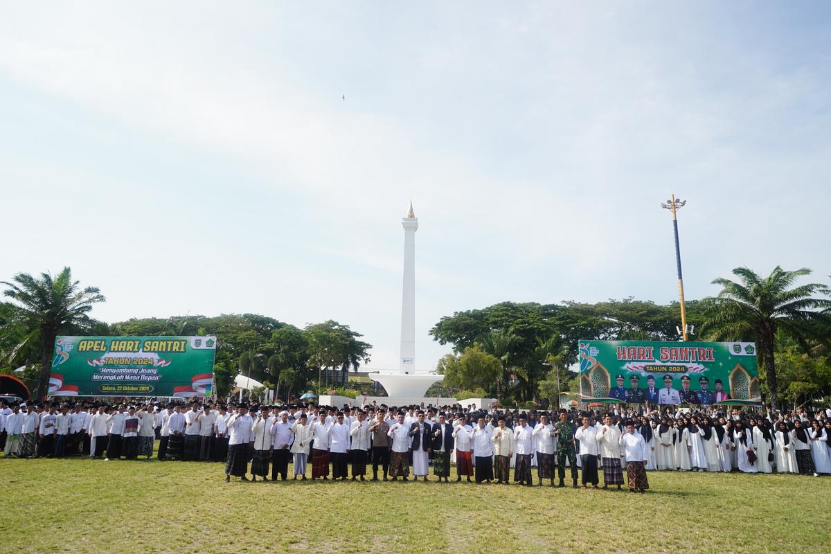 Foto 8 dari 19: Peringati Hari Santri, Pj Wali Kota Harap Santri Tingkatkan Kemandirian dan Lanjutkan Perjuangan