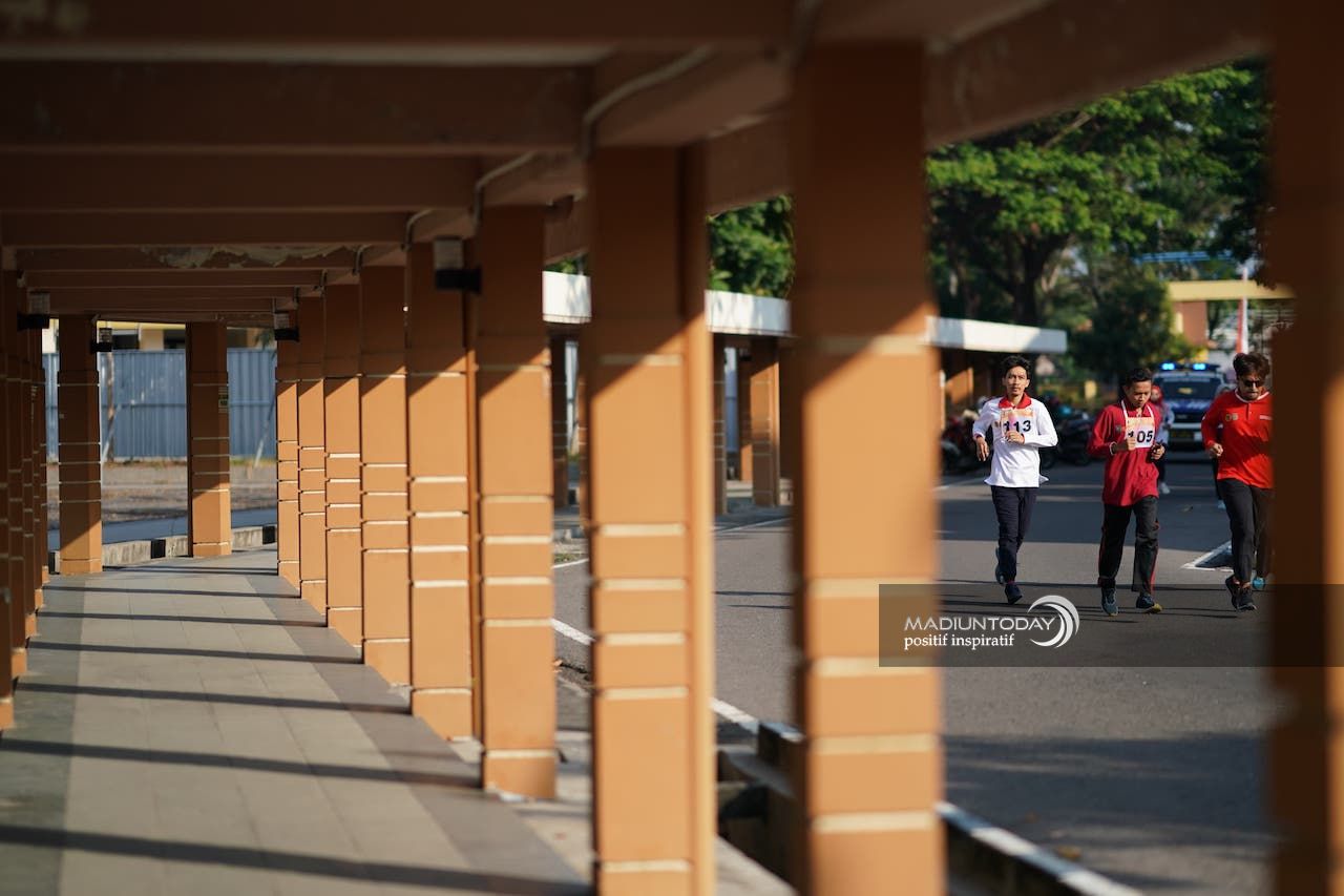 Foto 2 dari 9: Agar Pelayanan Optimal, Dinkes PPKB Kenalkan SIPGAR untuk Ukur Kebugaran