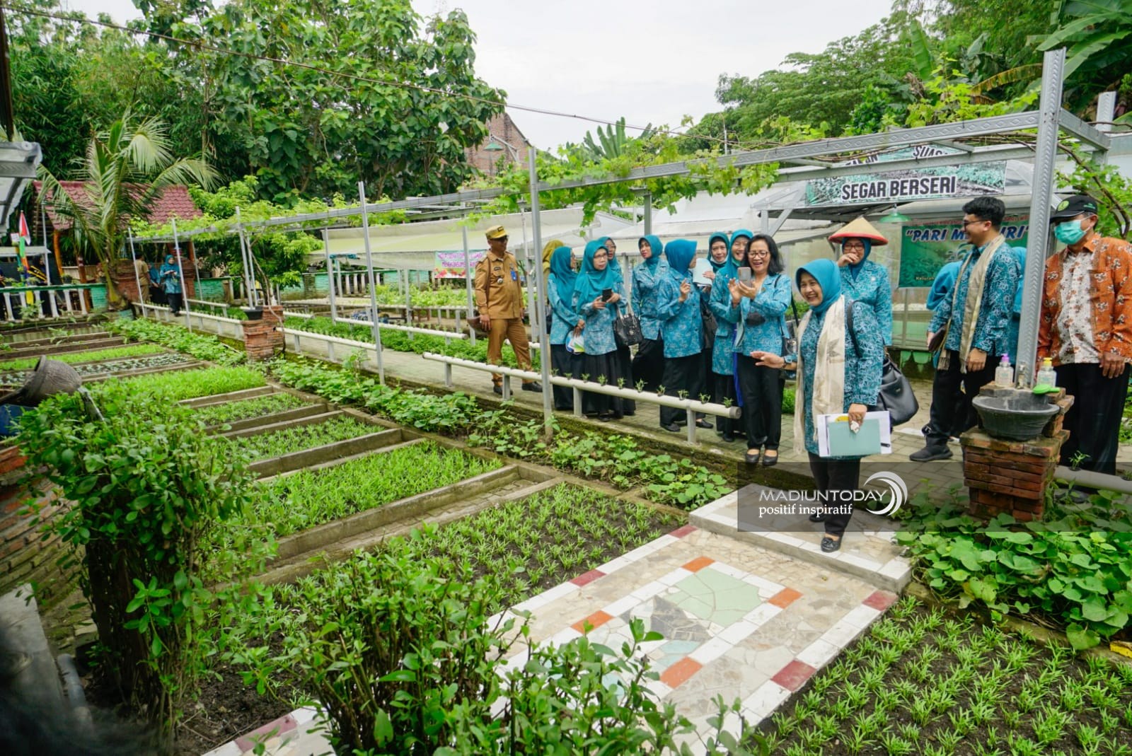 Foto 1 dari 16: Kunjungan Lapangan Lomba PKK Sehat Lestari Berencana, Tim Juri Akui Terkesan Dengan Kota Madiun