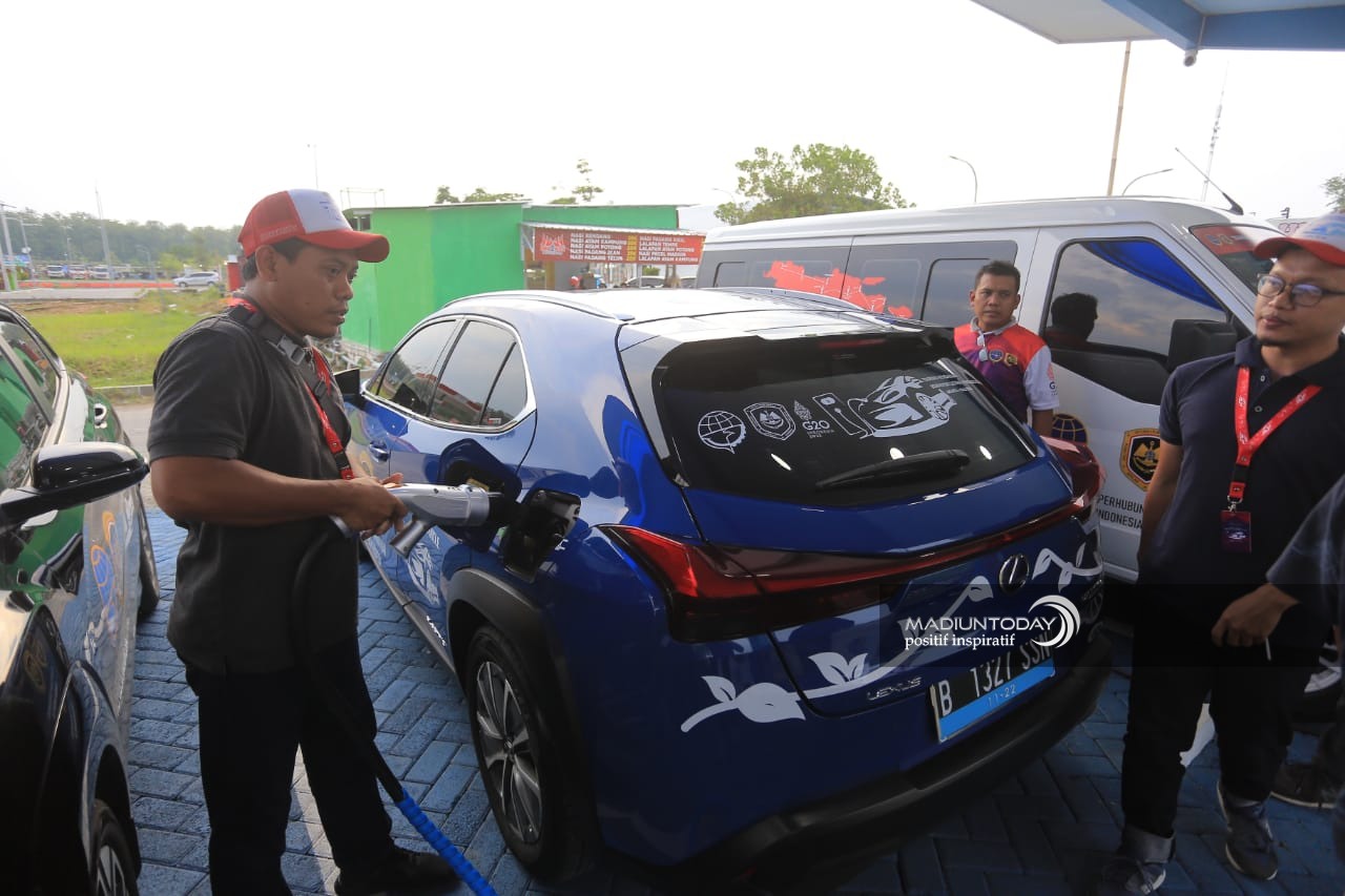 Foto 2 dari 6: Kampanye Mobil Listrik, ATPM Gelar Konvoi Jakarta-Bali