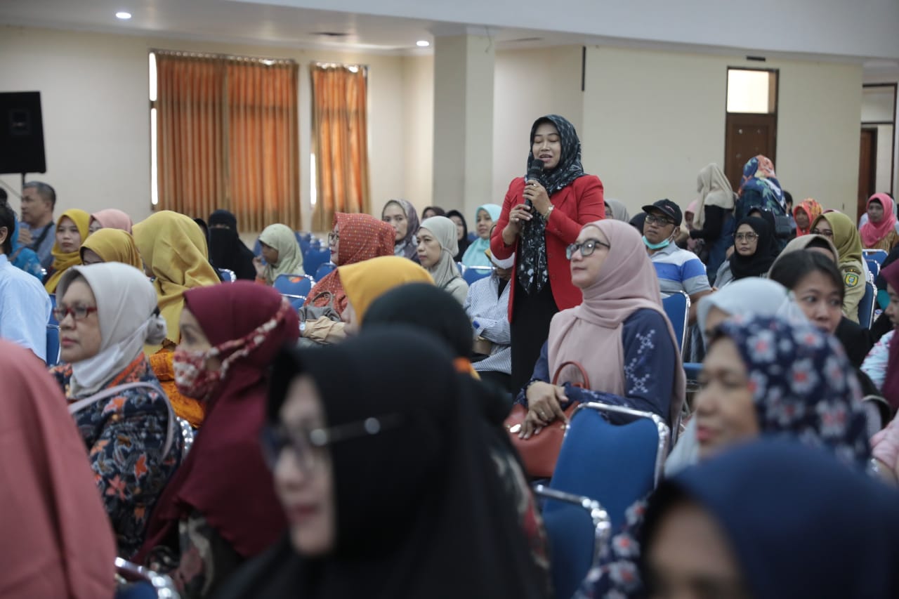 Foto 10 dari 13: Isi Seminar Parenting Di SMPN 1, Wali Kota Imbau Orang Tua Perhatikan Pergaulan Anak