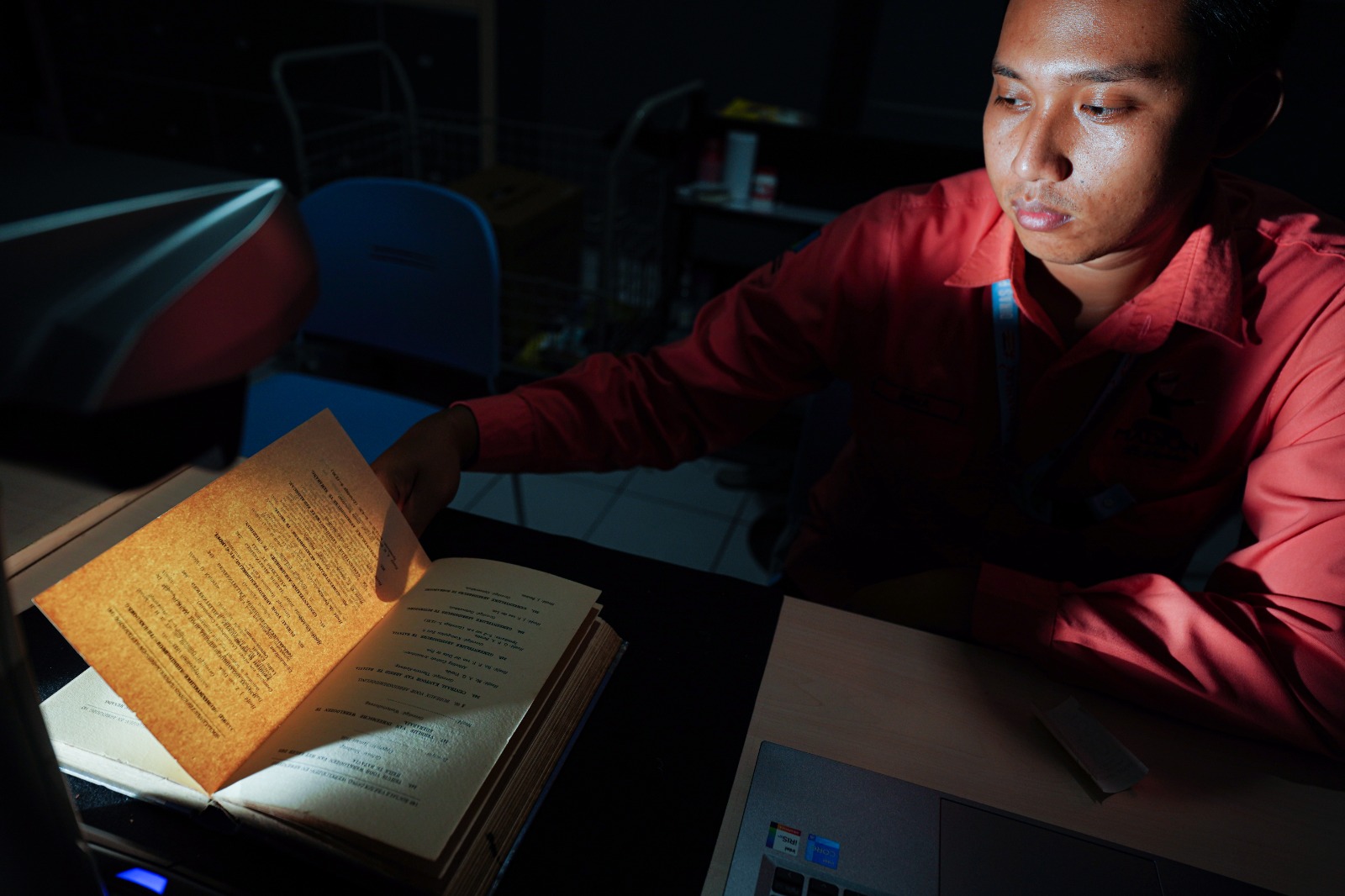 Lindungi Arsip Kuno, Dispusip Lakukan Digitalisasi Koleksi Langka
